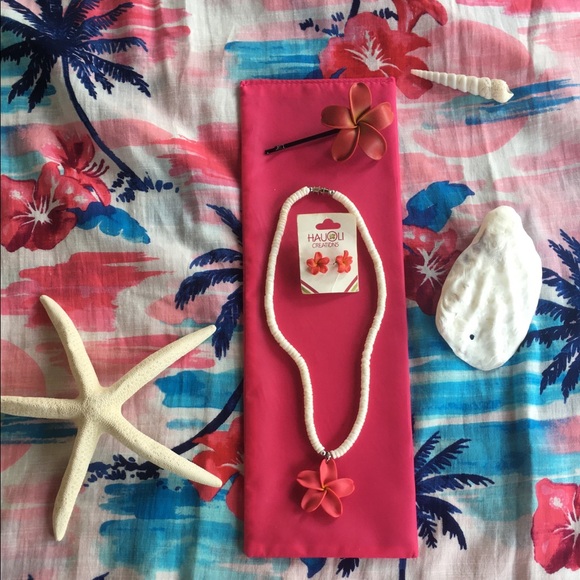 Hauoli creations Jewelry - 🌴🍍 Plumeria set: necklace, earrings, and flower hair pin.